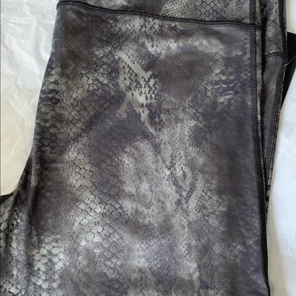 Mono B Snake foil high waist leggings, New with tags - Picture 4 of 5